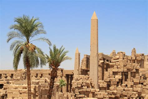  A Templo de Iside: Uma Jornada Fascinante Através do Tempo em Luxor!