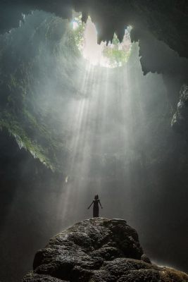 Jomblang Cave: Um Portal Misterioso para a Luz do Céu em Yogyakarta!