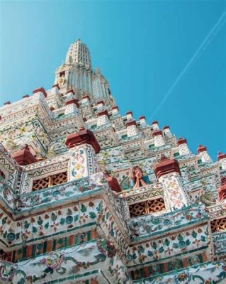  Wat Arun: A Glittering Temple of Celestial Dawn and Divine Majesty!