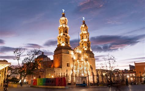 A Catedral de Aguascalientes! Uma Jóia Arquitetônica Renascentista e um Tesouro Religioso