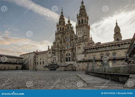  A Catedral de Santiago de Compostela: Uma Jóia Gótica com Mistérios Milenares e Aroma de Incensos!