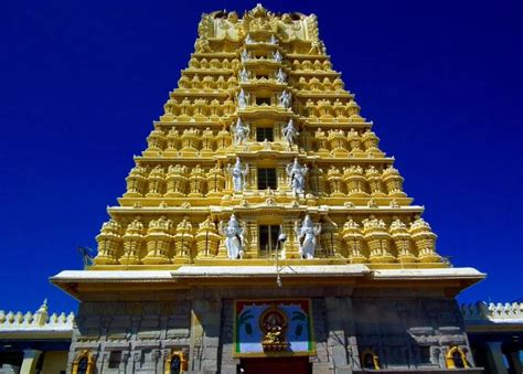  A Chamundi Devi Temple: Um Santuário Sagrado com Vistas de Infinitos Céus Azuis!