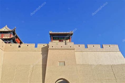 A Fortaleza de Jiayu Pass - Uma Sentinela Histórica que Protege os Segredos do Deserto!