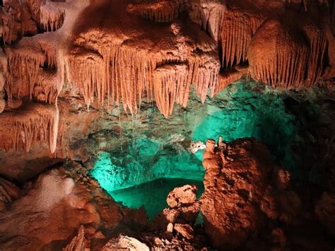  A Gruta de Ezeagu: Um Tesouro Geológico Misterioso e Encantador