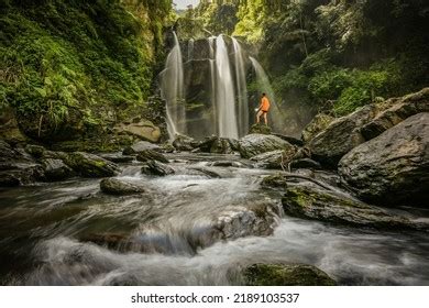 Baxian Waterfall - Um tesouro natural escondido com trilhas sinuosas para desbravar!