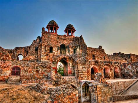 Fort Rohtas: Uma Fortaleza Imponente que Suspira História e Mistério!