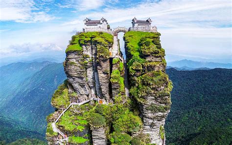 Monte Fenghuang! Uma Montanha Sagrada com Vistas Deslumbrantes e História Misteriosa!