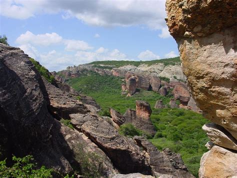  O Parque Nacional da Serra Jos: Uma Jóia Escondida na Natureza Selvagem do Plateau de Mambila!