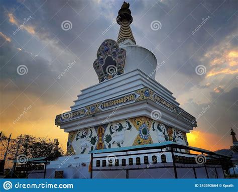 O Templo de Guanyin: Uma Joia Arquitetura Budista em Baise!