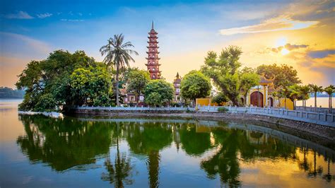 Pagoda do Lago Oeste: Um Oásis de Tranquilidade e Beleza Eterna no Coração de Kunming!