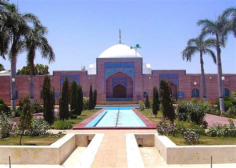 Shah Jahan Mosque, Um Tesouro Arquitetônico e Centro Espiritual Vibrante em Thatta!