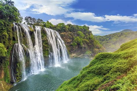 A Enigmática Beleza das Cataratas de Huangguoshu: Um Espetáculo Natural que Te Deixará Sem Fôlego!