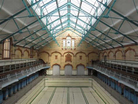 Victoria Baths: Um Tesouro Artístico e Arquitetônico que te Transportará no Tempo!