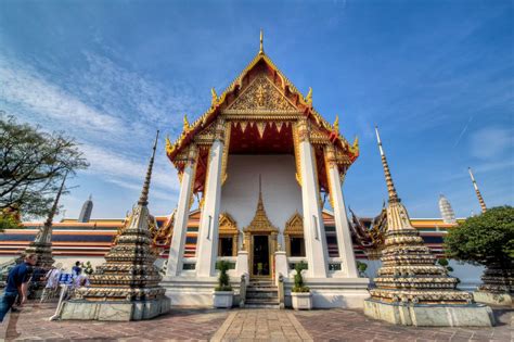  Wat Pho: Uma Jornada Espiritual e um Banquete para os Olhos!